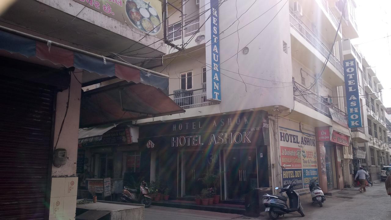 Hotel Ashok Харидвар Экстерьер фото