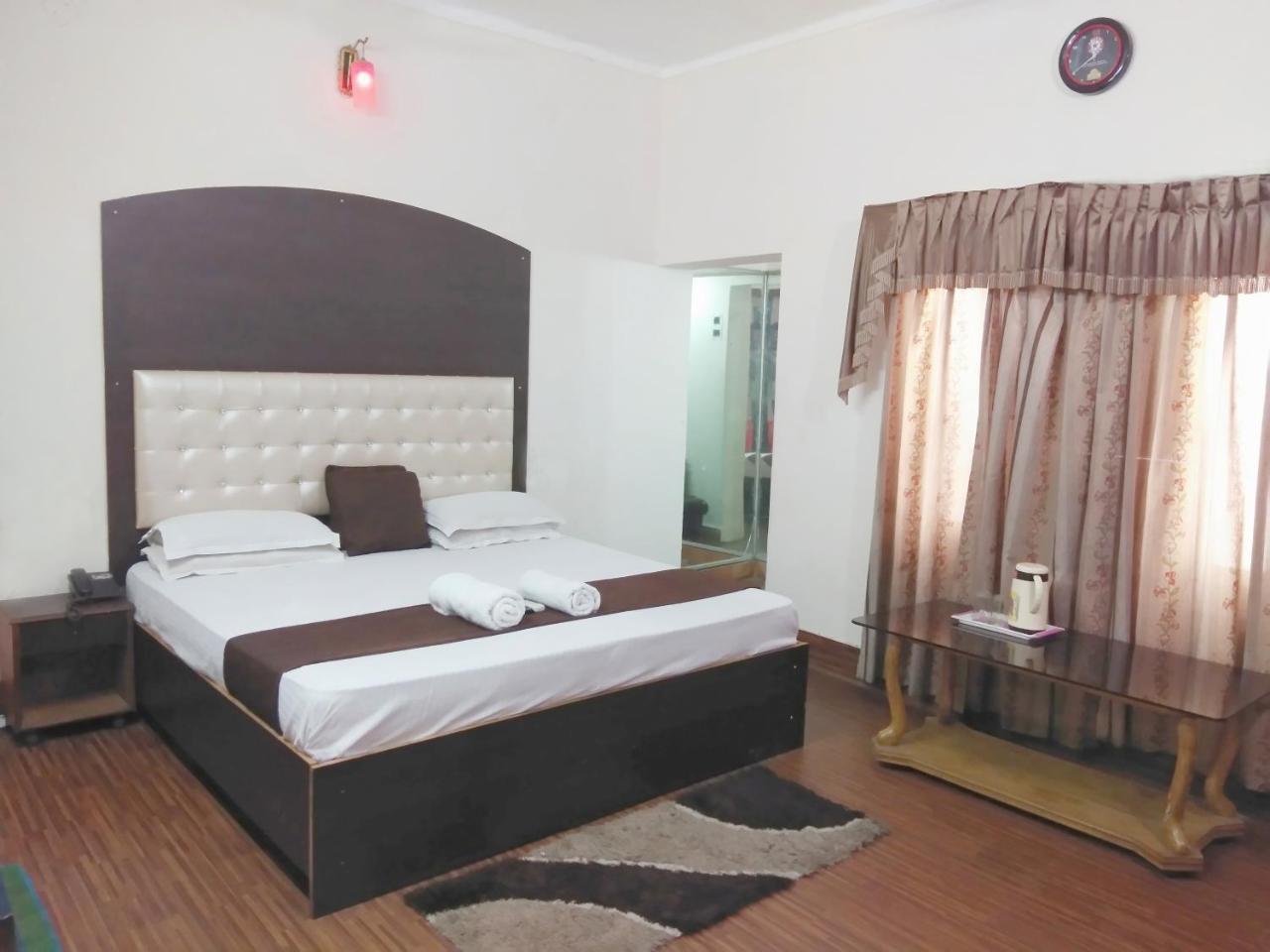 Hotel Ashok Харидвар Экстерьер фото